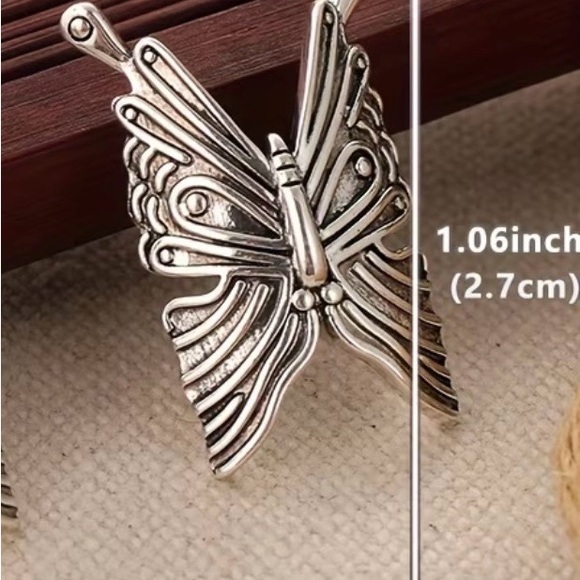 Elegant Silver Butterfly Ear Cuff - Picture 3 of 3